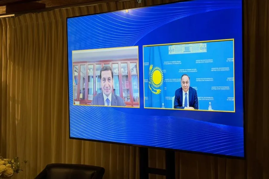Hikmət Hacıyev Orta Dəhlizin tarixindən danışdı