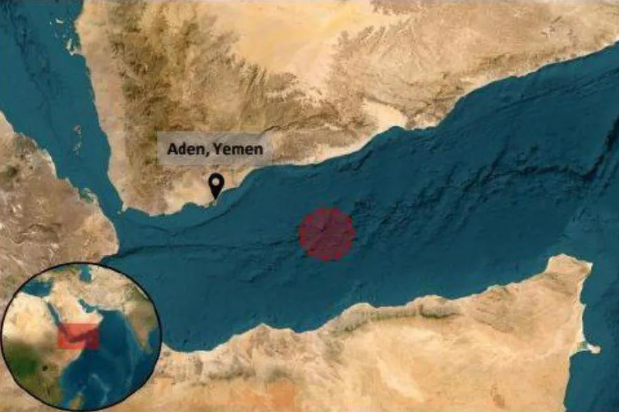 Yəmən sahillərində tankerə atəş açıldı
