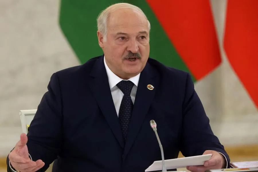 Lukaşenko: "Tramp müharibəni tamamilə dayandıra bilər"