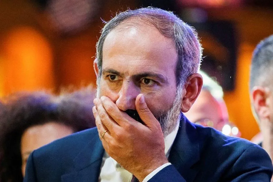 Erməni uşaq türkə tüpürdü, Paşinyanın bu çıxışı gündəm oldu - VİDEO