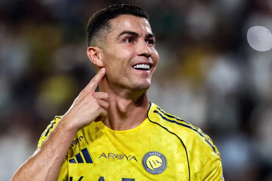 Ronaldu ən yaşlı meydan oyunçusu OLDU