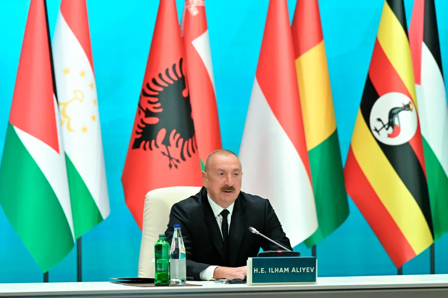 Prezident: Ermənilərin məscidlərimizdə donuz saxlamaqlarını heç vaxt unutmayacağıq