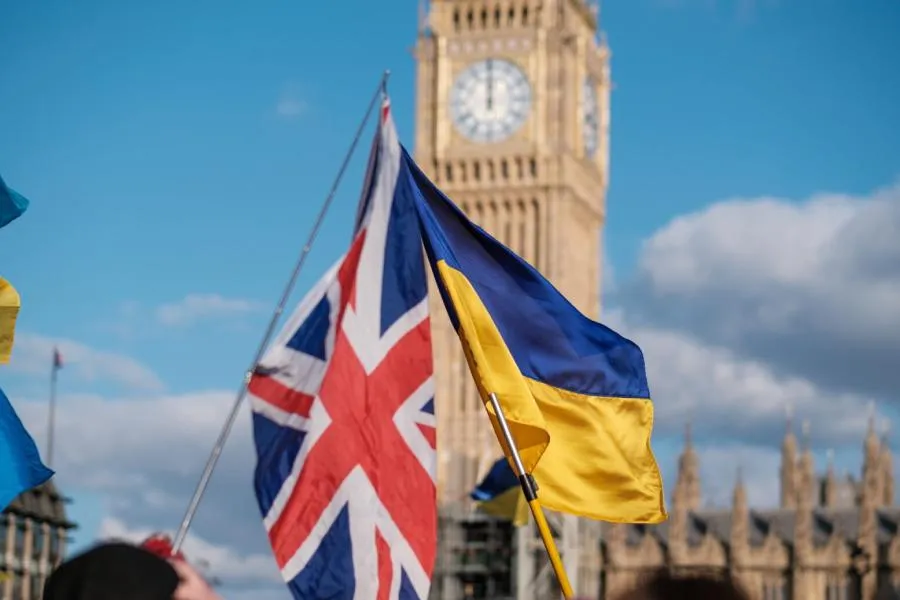 London Ukraynanı müsadirə olunmuş Rusiya aktivləri ilə silahlandırır