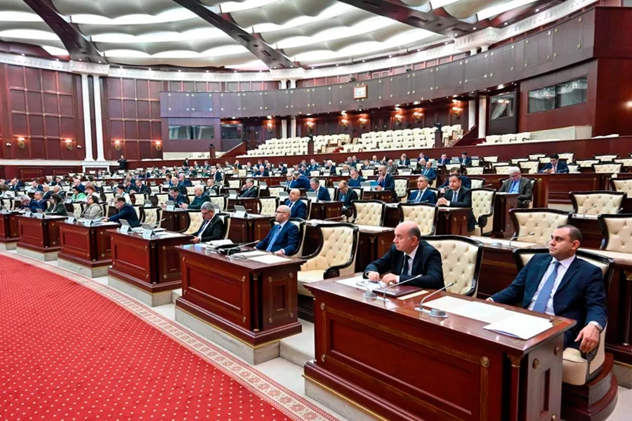 Milli Məclisin iclası başladı - Gündəmdə hansı mövzular var?