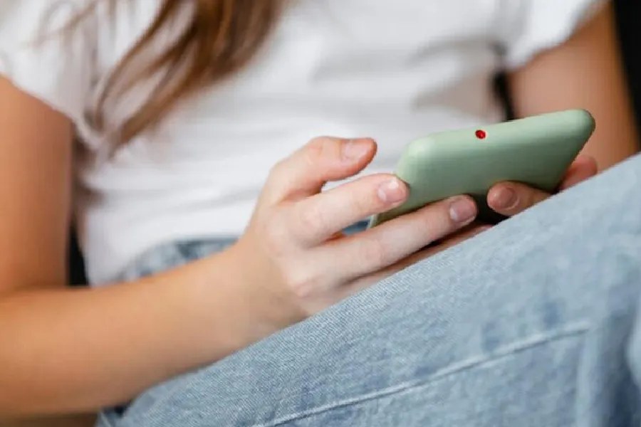 Bakıda kişi telefona çox baxan arvadını DÖYDÜ