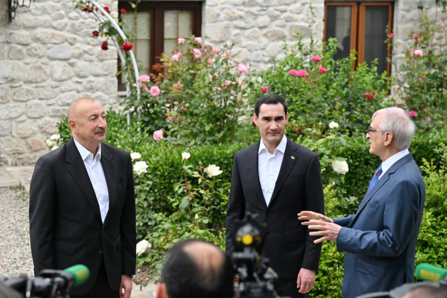 İki qardaş ölkə rəhbəri Bülbülün ev-muzeyini ziyarət etdi — 4