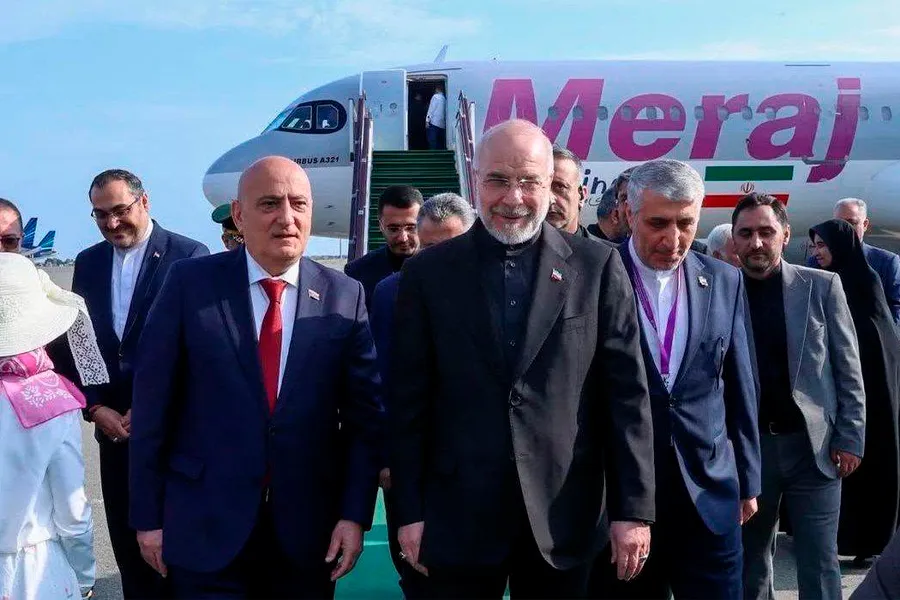 Bakıda səfərdə olan Qalibafın təyyarəsindəki o mesaj - FOTO