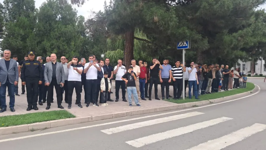 Bu səhər küçələr orkestr sədaları ilə oyandı: Azərbaycan Ordusu 108 yaşını  qeyd edir - YENİLƏNDİ - FOTO — 2
