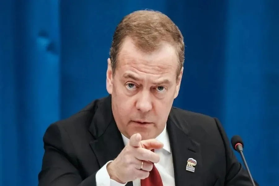 Dmitri Medvedev Ermənistanı hədələdi