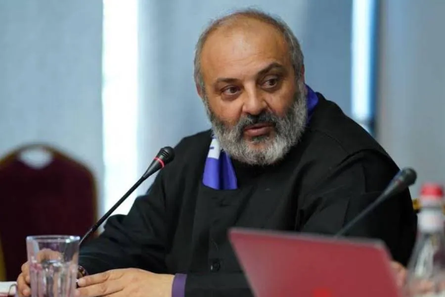 Paşinyana məğlub olmuş erməni keşişi Azərbaycanı müharibəylə hədələdi