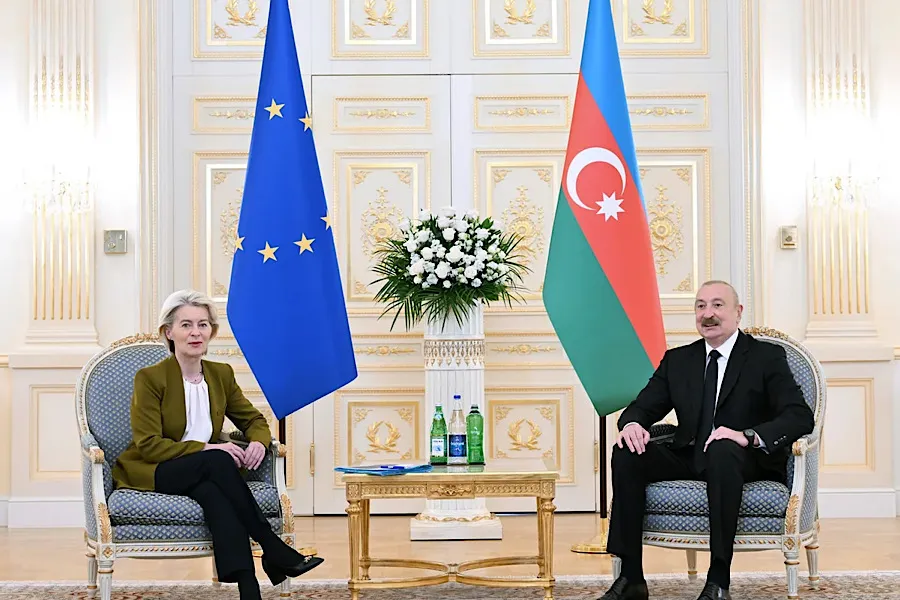 İlham Əliyev Ursula Fon der Lyayenlə təkbətək görüşdü