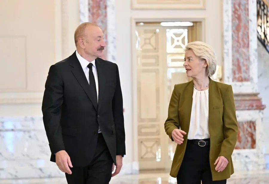 İlham Əliyev Ursula Fon der Lyayenlə təkbətək görüşdü — 2