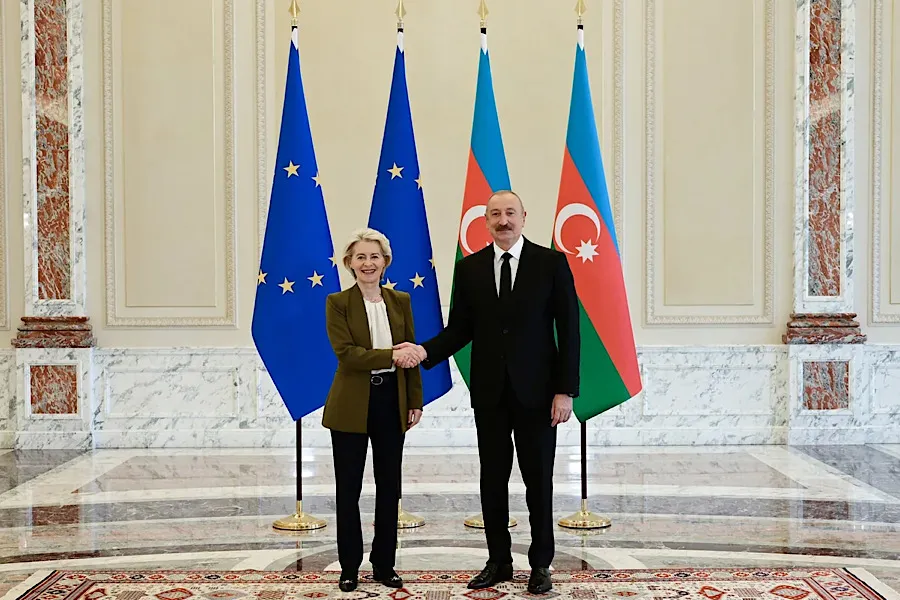 İlham Əliyev və Ursula fon der Lyayen mətbuata birgə bəyanatlarla çıxış ediblər