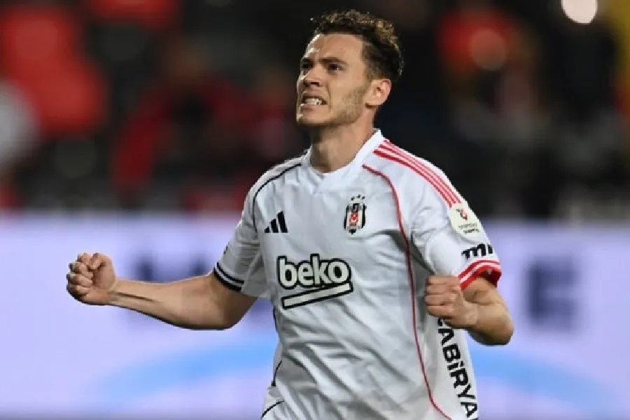 “Beşiktaş” 6 futbolçu ilə yollarını ayırdı