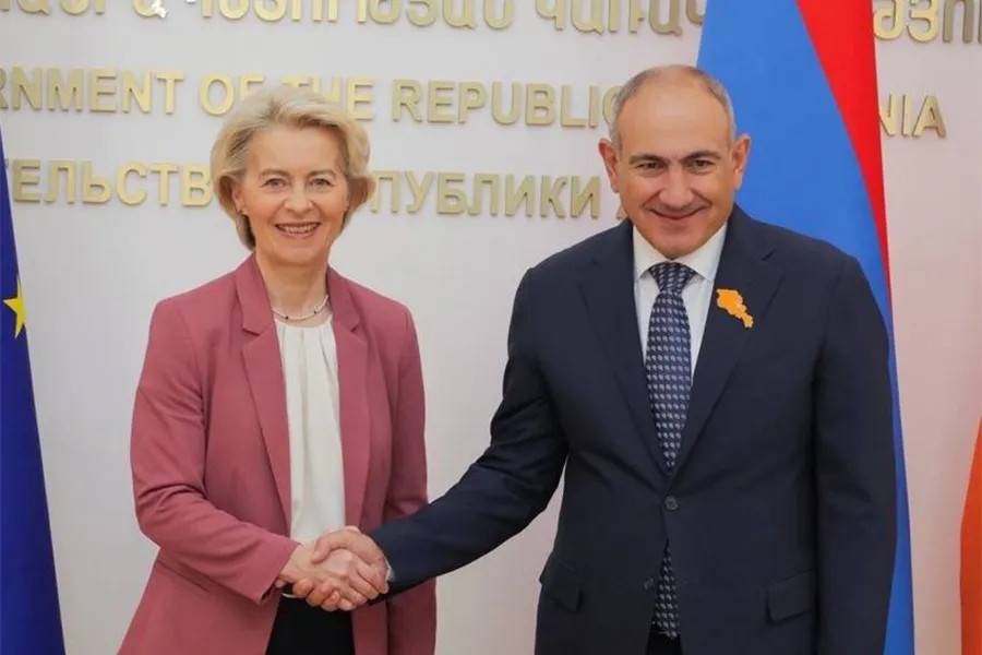 Paşinyan Ursula fon der Lyayeni belə qarşıladı - VİDEO