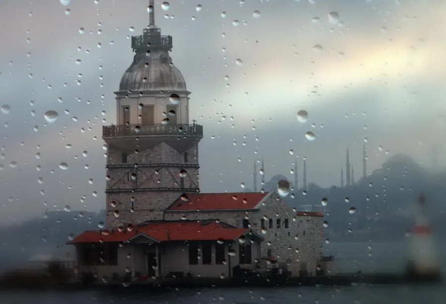 Leysan suları İstanbulda həyatı iflic etdi