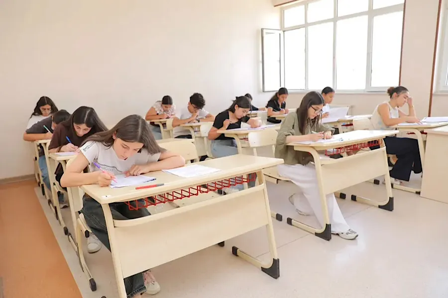 41 mindən çox abituriyentin qatıldığı imtahanda 11 nəfər xaric edildi