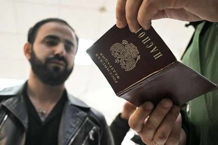 Azərbaycanlılar da topun ağzında – Ruslar miqrantları qovmaq üçün siyahı yaydı