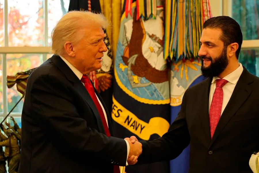 Amerika silahlı İŞİD-lə qarşılaşmaqdansa, Şaraanın əlini sıxmağa razıdır