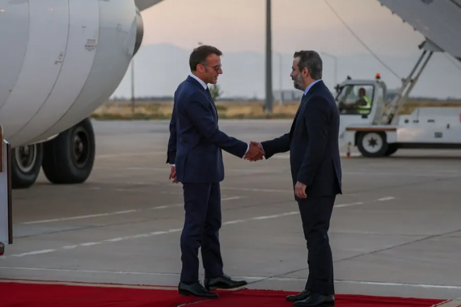 Makron Əsədin devrilməsindən sonra Suriyaya səfər edən ilk Qərb lideri oldu