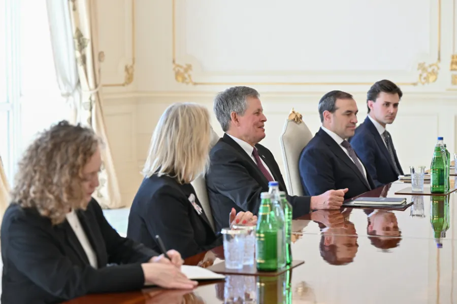 İlham Əliyev ABŞ senatoru ilə görüşdü: Strateji tərəfdaşlıq və sülh gündəliyi müzakirə olundu — 3