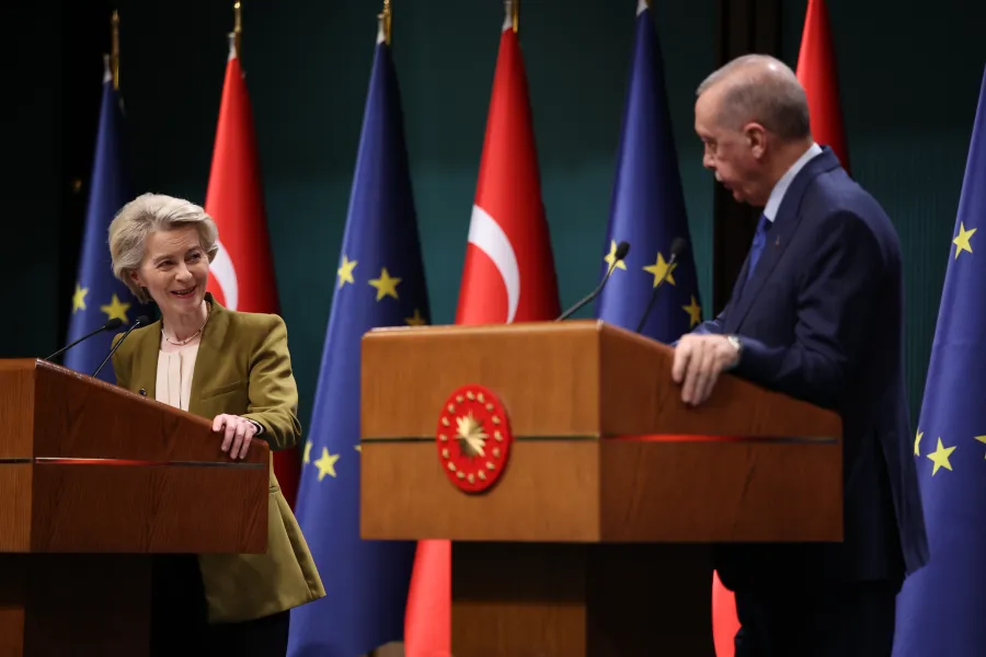 Brüssel Ankaranın qapısını hansı planla döyür?