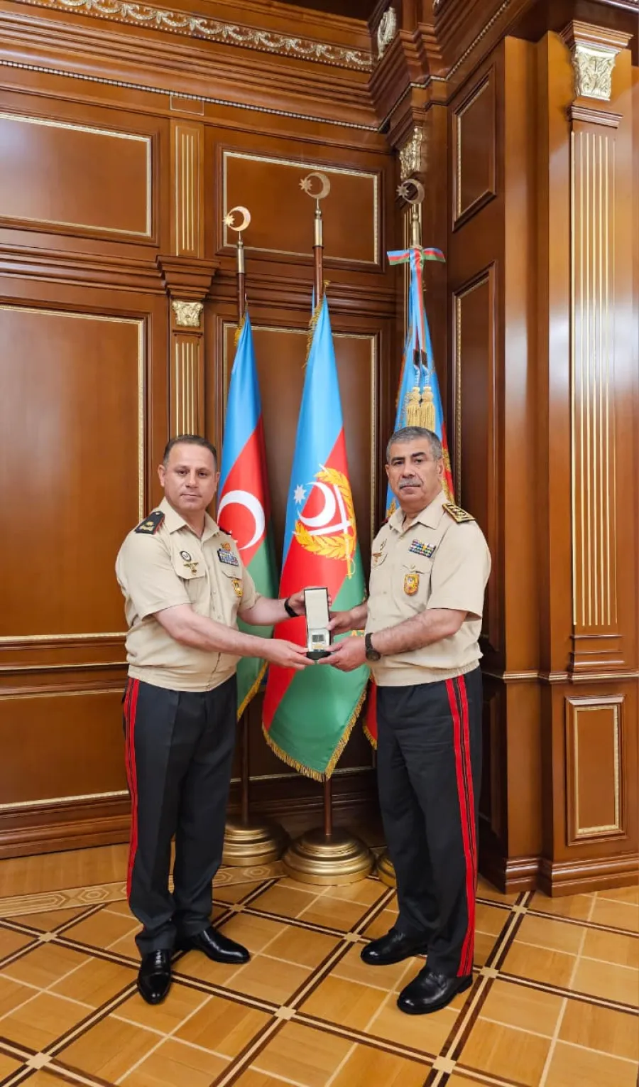 Müdafiə naziri komandanları təltif etdi - FOTO — 1
