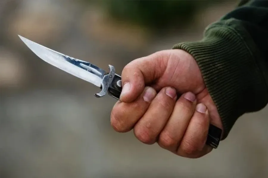 Bakıda məktəb ərazisində bıçaqlanma oldu