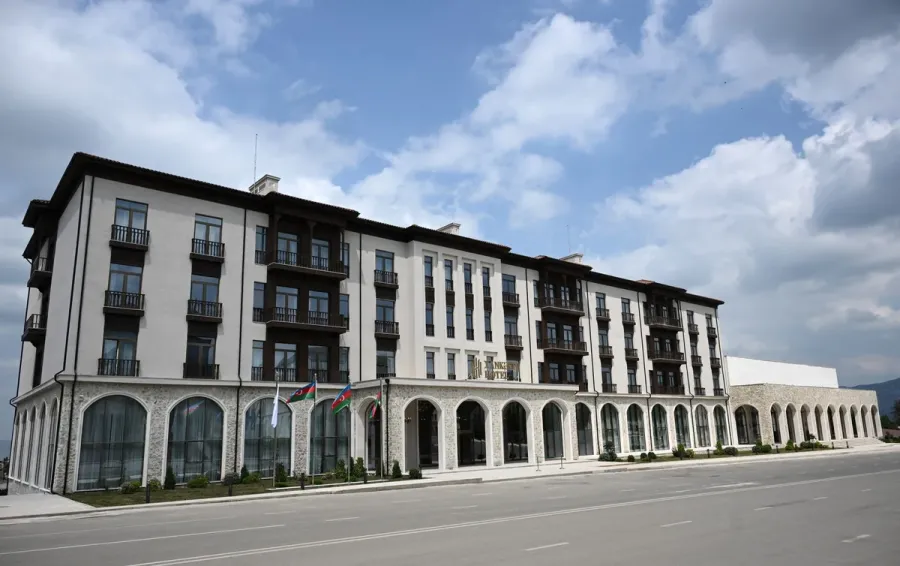 İlham Əliyev Xankəndidə yeni hotelin açılışını etdi — 14