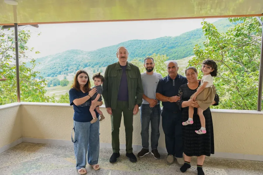 İlham Əliyev Şuşanın Kiçik Qaladərəsi kəndində sakinlərlə görüşdü - YENİLƏNDİ — 15
