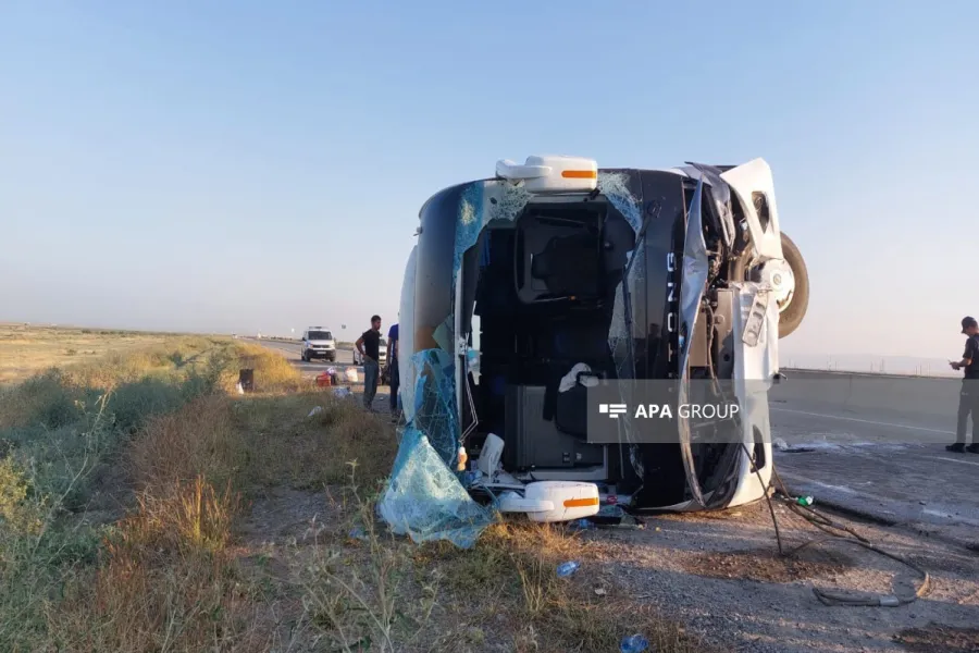Bakıya gedən sərnişin avtobusu aşdı: Onlarla yaralı, uşaqlar da var