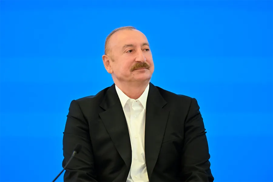 Prezident Şuşada Qlobal Media Forumu keçirilən məkandan belə ayrıldı - VİDEO