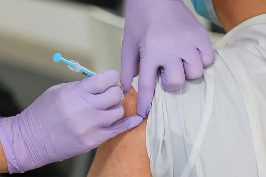 Dünyada ilk dəfə "Ebola" virusunun bu ştammına qarşı peyvənd sınaqları başladı