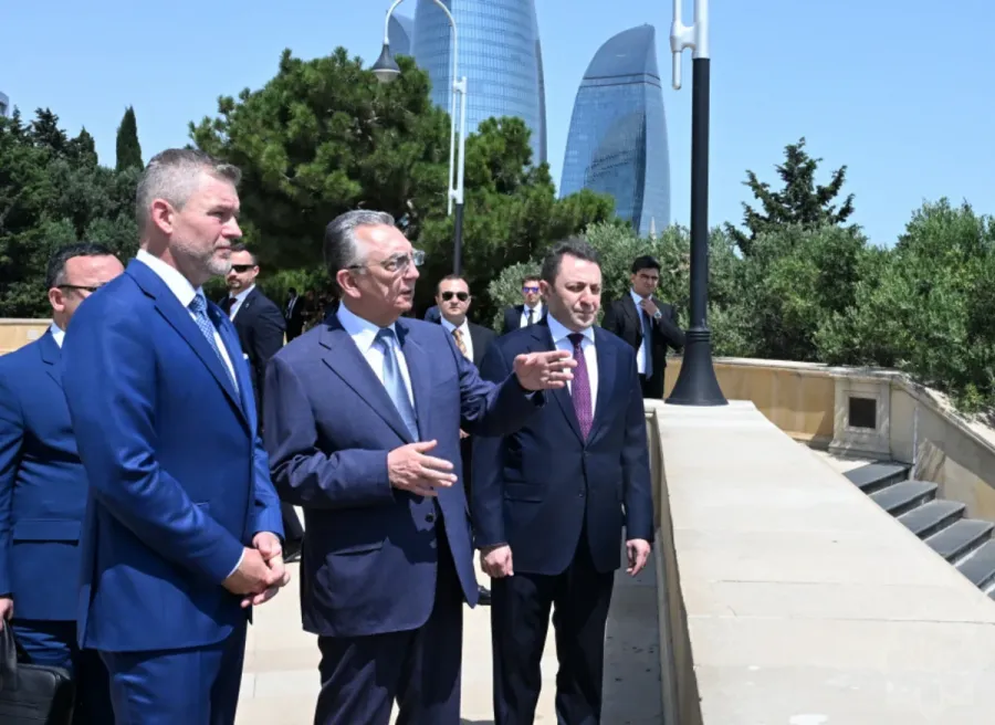 Slovakiya Prezidenti şəhidlərin xatirəsini andı — 2