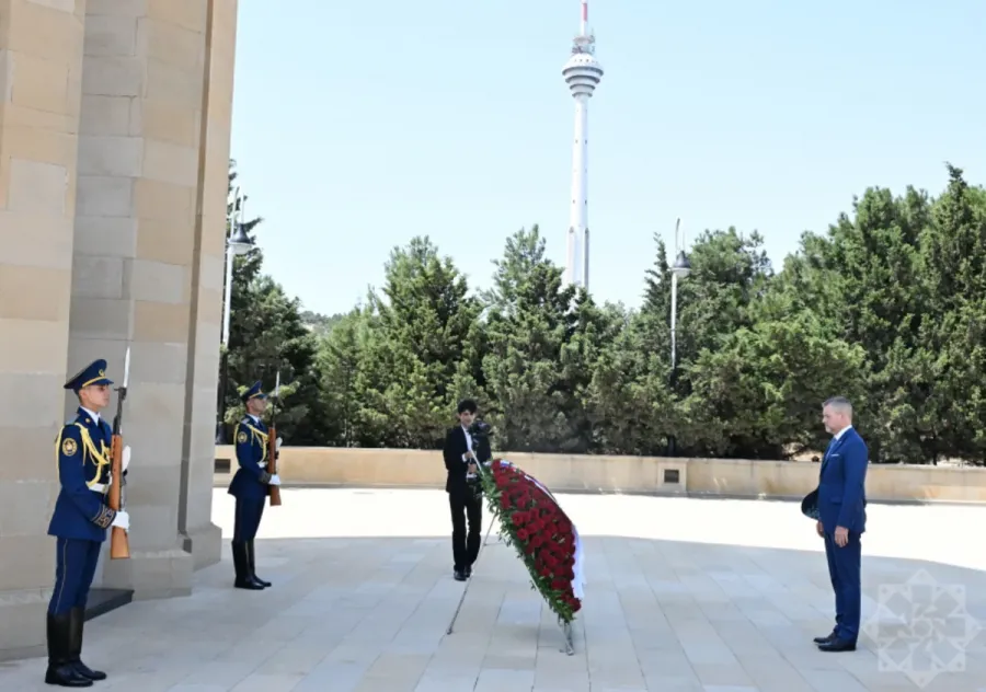 Slovakiya Prezidenti şəhidlərin xatirəsini andı — 3