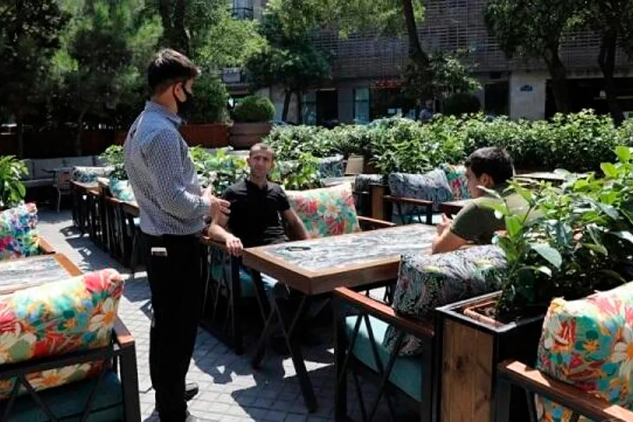 Kütləvi zəhərlənmə olan restoran bu vəzifəli şəxsin imiş