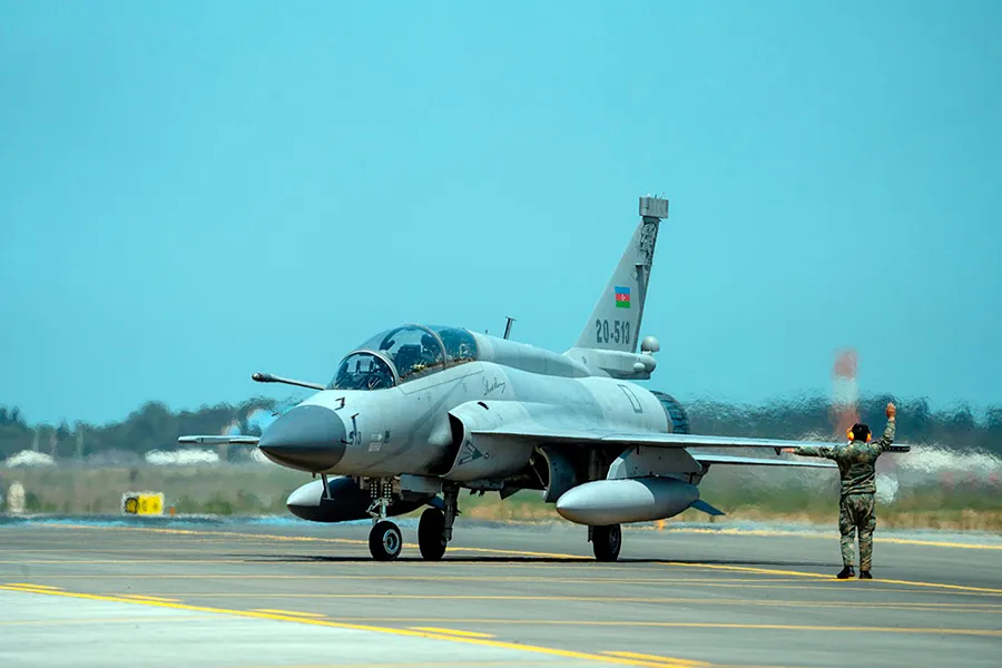Azərbaycan pilotları çətin döyüş manevrləri üzrə tapşırıqlar yerinə yetirdilər