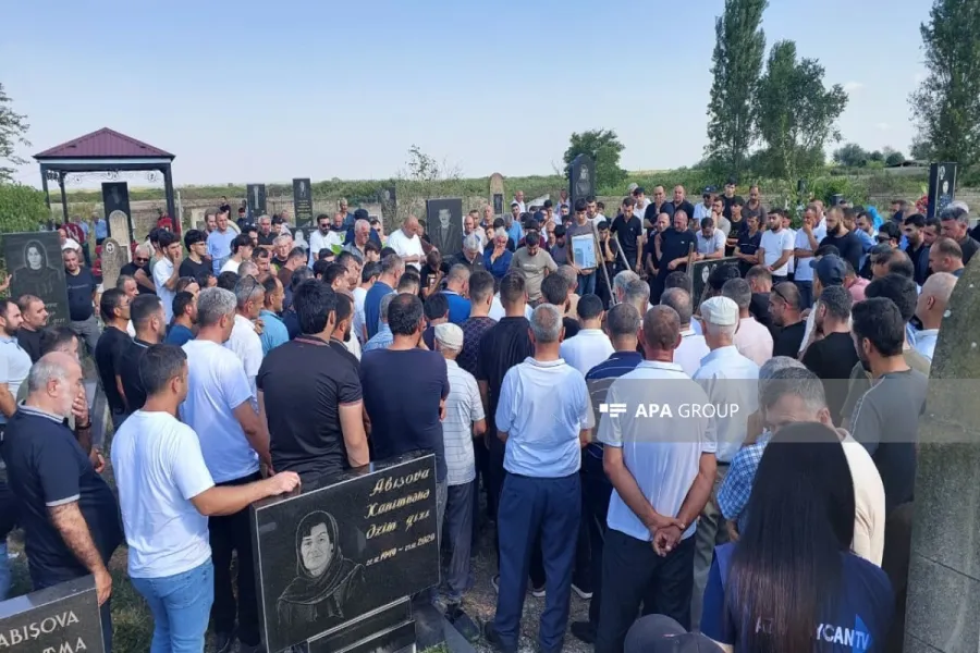 Gəmi kapitanının cənazəsi torpağa tapşırıldı — 1