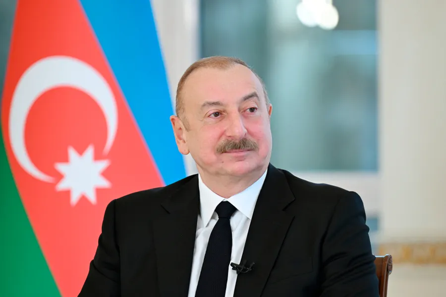 İlham Əliyev Fridrix Mertsi Azərbaycana səfərə dəvət etdi