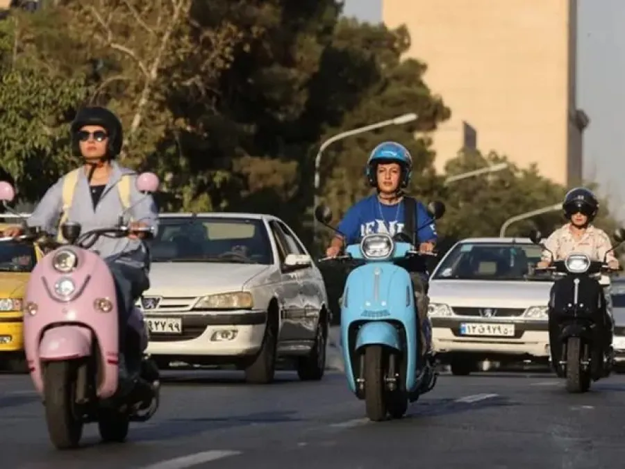 İranda qadınlara motosiklet sürməyə icazə verildi