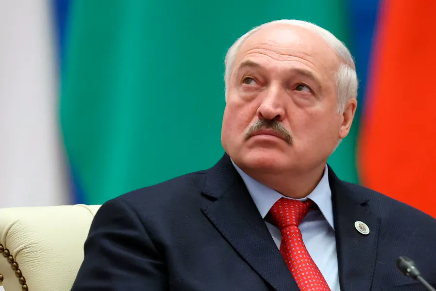 Lukaşenko pis işləyən məmurları Ukrayna sərhədinə “ezamiyyət”ə yollayacaq