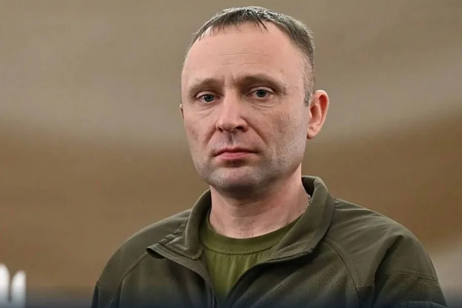 Zelenski Ukrayna Silahlı Qüvvələrinə yeni baş komandan təyin etdi