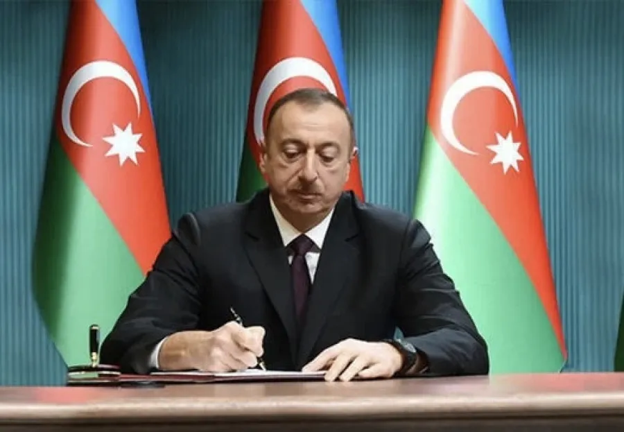 Prezident Rauf Arifoğlunu təltif etdi