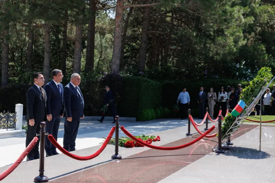 Milli Mətbuat Günü ilə əlaqədar Fəxri xiyaban ziyarət edildi - FOTO — 3