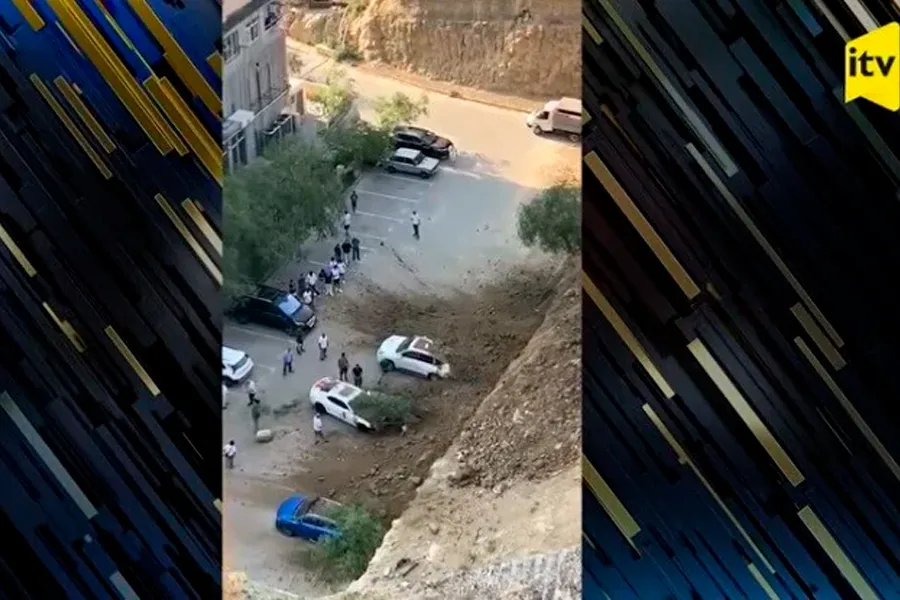 Bakıda dəhşət: Maşınlar torpağın altında qaldı - VİDEO