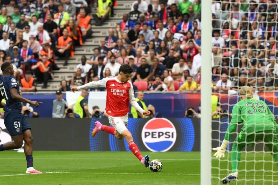 “Arsenal”ın ulduzu gözünü bütün kuboklara dikdi!