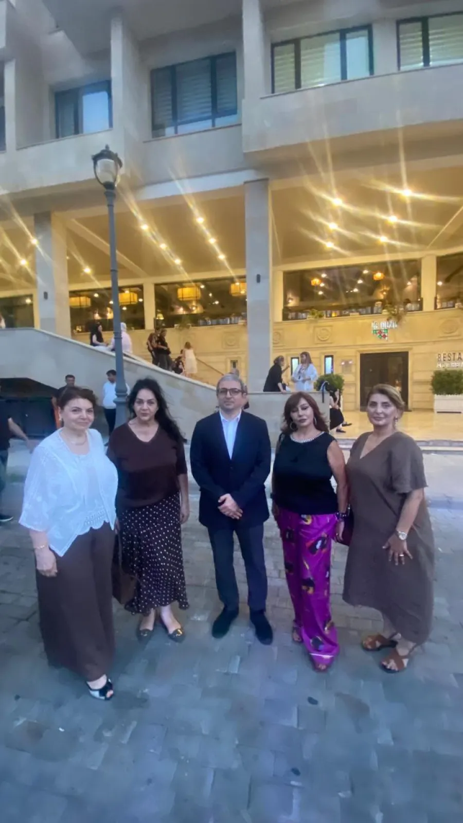 İçərişəhərdən Hanoya uzanan dostluq: Elmira Məhəddinlinin rəhbərlik etdiyi heyət Vyetnam səfiri ilə görüşdü — 3