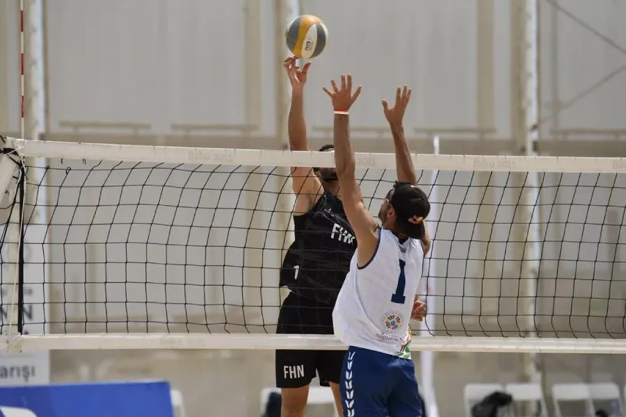 Çimərlik voleybolu üzrə ölkə çempionatında yarımfinal mərhələsi başa çatdı