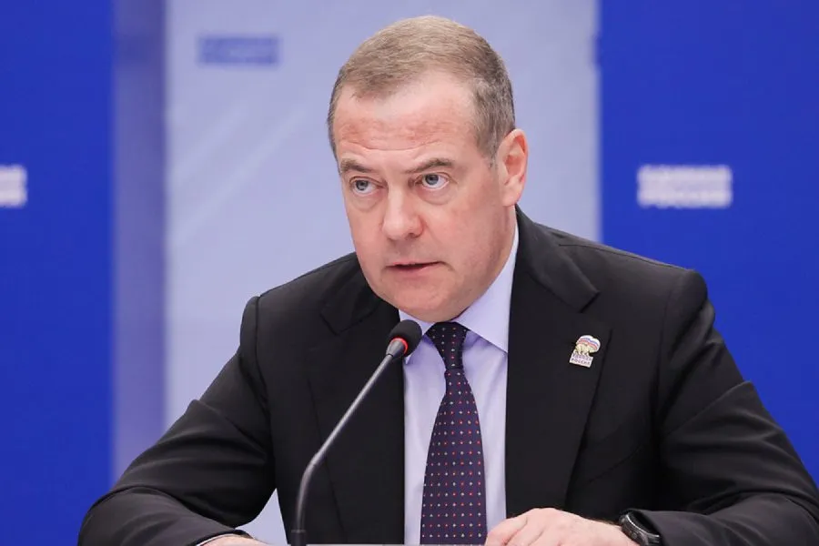 Medvedev Ermənistana xəbərdarlıq etdi: “Gürcüstanın taleyini təkrarlayacaq”