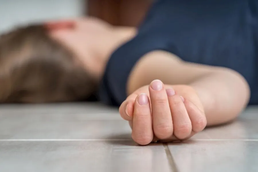 18 yaşlı qız evində ölü tapıldı - Araşdırma başladı